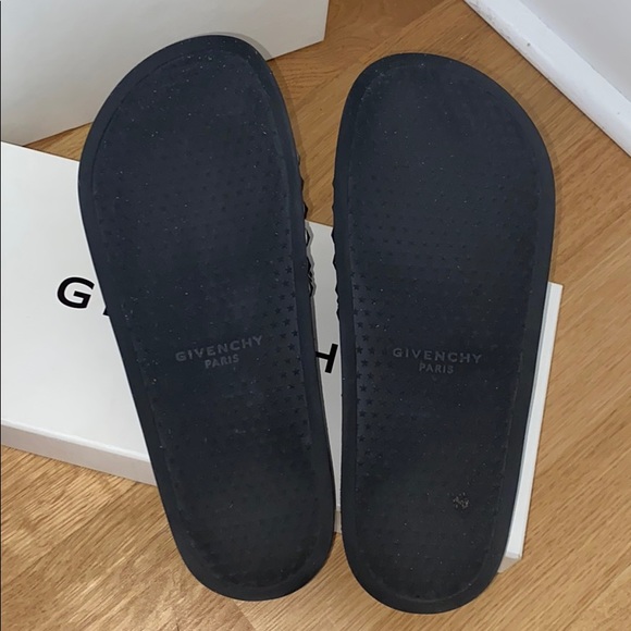 GIVENCHY slides - Picture 5 of 5